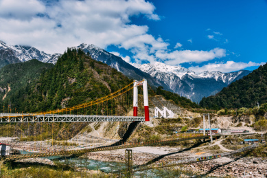 通麦特大桥全景