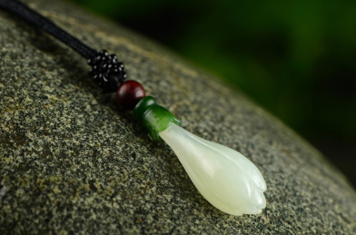 玉兰花碧玉花玉吊坠