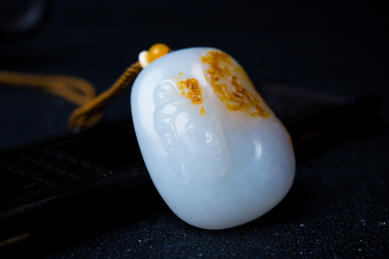 羊脂白和田玉观音