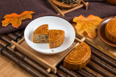 切开的中秋节月饼 月饼