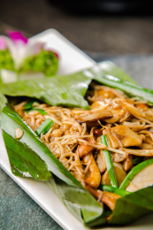 芭蕉叶包烧野山菌