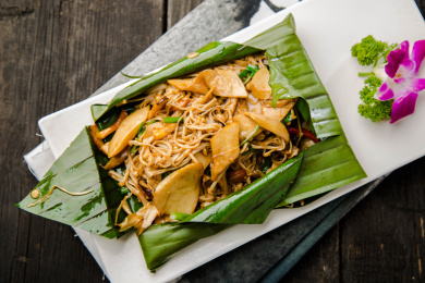 芭蕉叶包烧野山菌