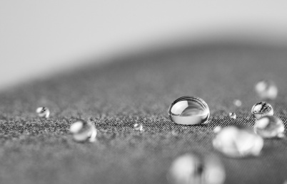 滴在布上的水珠