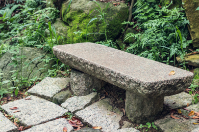 公园里的青石板凳 秋季