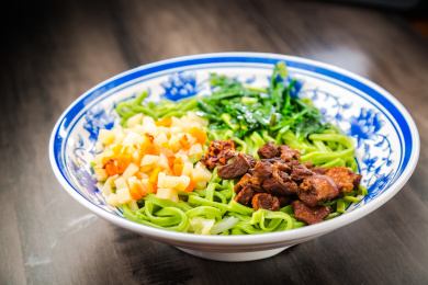 牛肉拌面菠菜面 亚洲美食