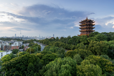 中国古典楼阁建筑湖南省郴州市五岭公园的五岭阁