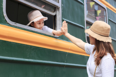 乘坐老式火车分别