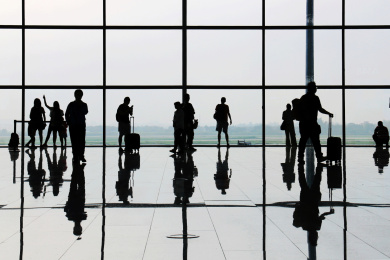 人来人往的候机楼