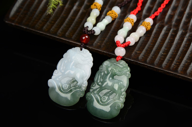 十二生肖羊翡翠玉佩