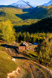 新疆金秋时节的边境小村白哈巴村