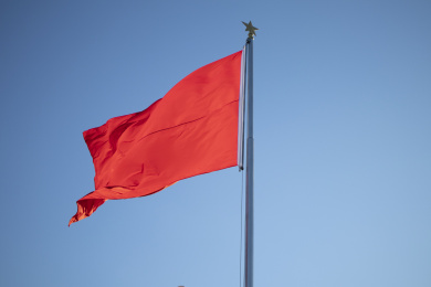 飘扬的红色的旗帜