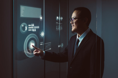 商人使用高科技荧幕投射