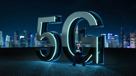 年轻商人与5G背景图