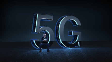 年轻商人与5G背景图