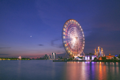 night weiw of ain dubai is the worlds larges