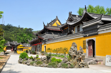 浙江奉化溪口镇雪窦山雪窦寺外景