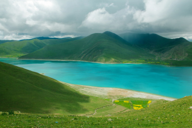 西藏圣湖羊卓雍措