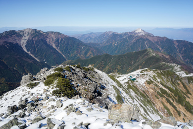 从北岳眺望仙丈岳和甲斐驹之岳 日本南阿尔卑斯山脉