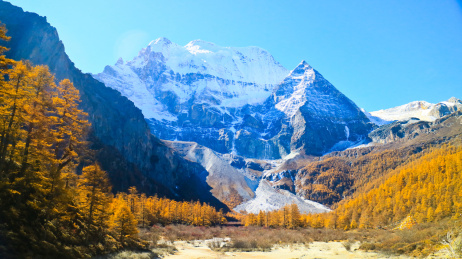 稻城亚丁雪山 巍峨山峰