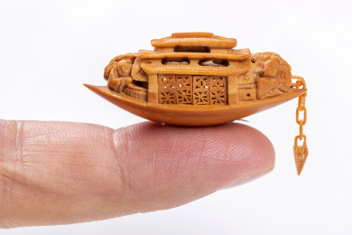 巧夺天工的橄榄核雕