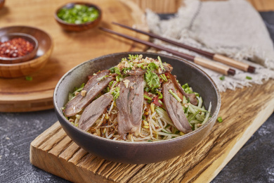 美味的牛肉凉面 