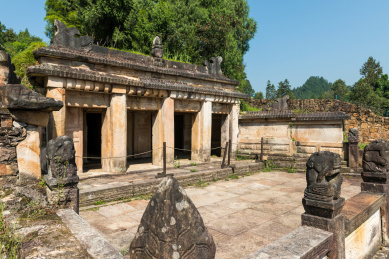 恩施唐崖土司城土王墓葬