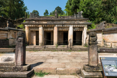 恩施唐崖土司城土王墓葬