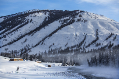 中国新疆阿勒泰禾木冬日雪景