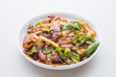 青椒洋葱炒腊肉