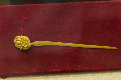 元代-莲花金簪. 莲花金簪