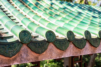 中国古建筑美丽的绿色琉璃竹瓦