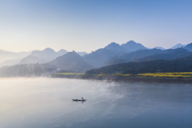 中国安徽新安江日出风光