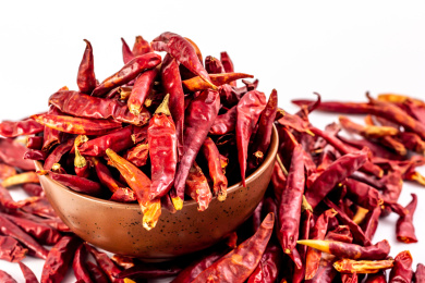 白底干辣椒棚拍特写