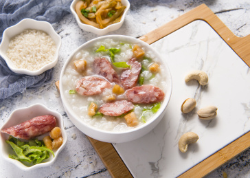 大米腊肠海贝粥 中国