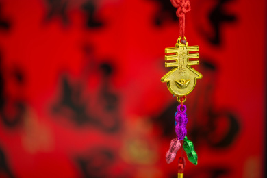 中国新年节日上用的春字挂饰