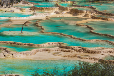 四川九寨沟黄龙景区钙化池