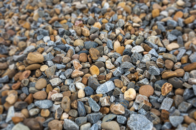 海边五颜六色的沙石