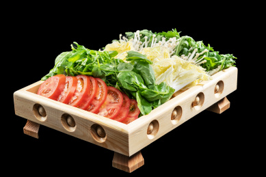 蔬菜拼盘-火锅配菜-木盘盛放-黑底拍摄