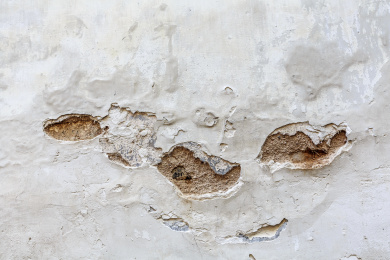 斑驳的白色石灰墙墙面