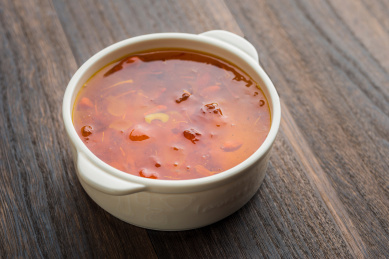 包含桃胶/雪燕/藏红花/皂角米和枸杞以及红枣的中华传统滋补佳品