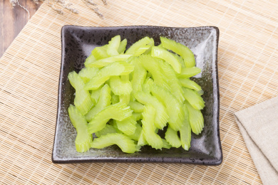 健康爽脆的凉拌芹菜