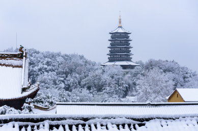 杭州西湖雷峰塔雪景
