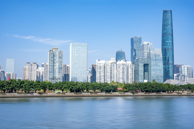 夏天积云下的陆家嘴建筑