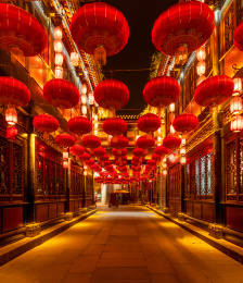 中国新年中的成都锦里古街夜景