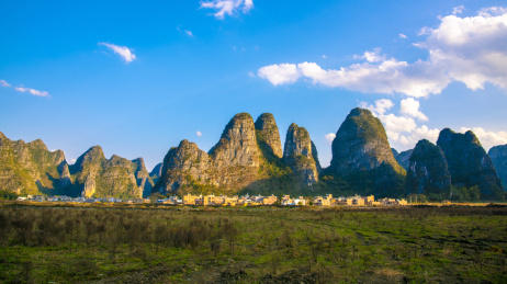 广西贺州喀斯特地貌中的村庄