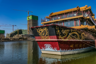 北京市通州区大运河外滩龙纹游览船
