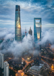 航拍上海陆家嘴平流雾风光