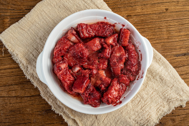 中国湖南菜红曲粉蒸肉