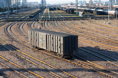 货运火车站里的货运列车车厢_站酷海洛_正版图片_视频_字体_音乐素材