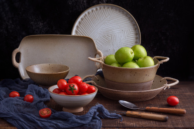 装在碗里的水果 红彤彤的圣女果